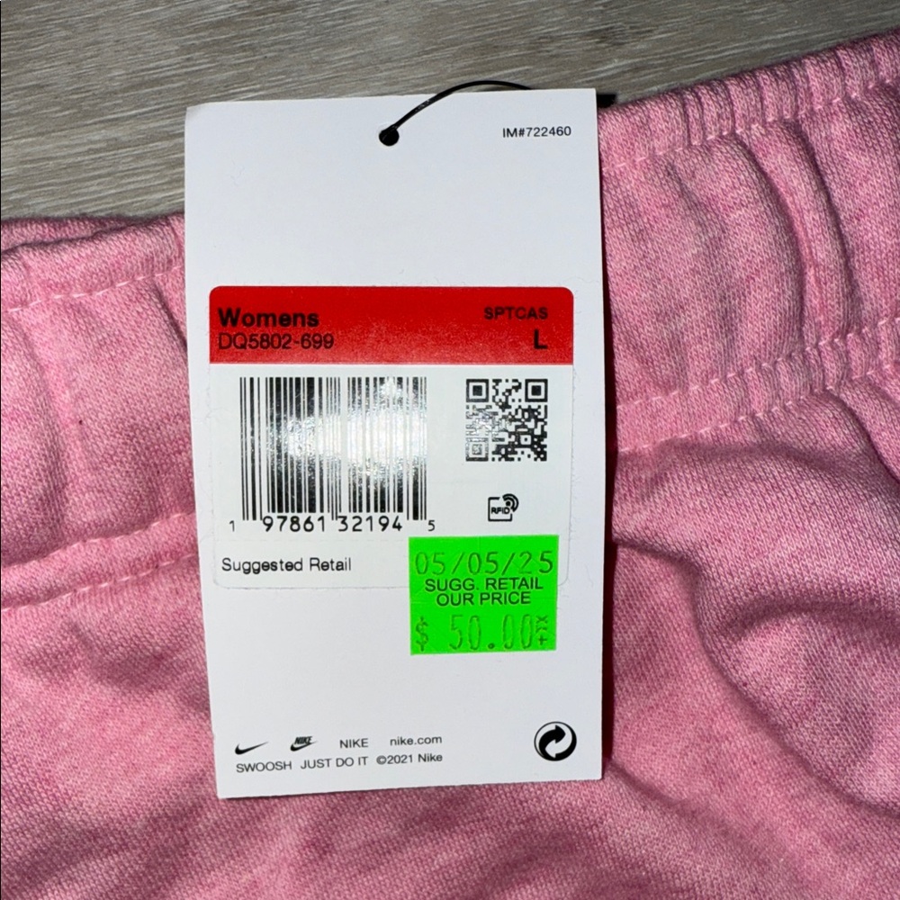 Nike Women’s Pink Athletic Fleece Shorts - Picture 4 of 4